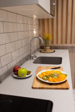 Kühlschrank, Mikrowelle, Ofen, Geschirrspüler