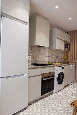 Réfrigérateur, micro-ondes, four, lave-vaisselle