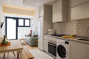 Refrigerador, microondas, horno y lavavajillas