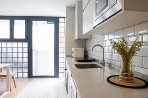 Fridge, microwave, oven, dishwasher