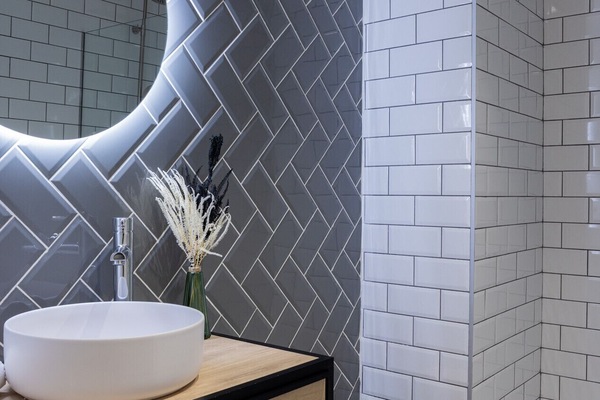 Een douche, een haardroger, handdoeken
