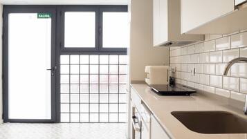 Kühlschrank, Mikrowelle, Ofen, Geschirrspüler