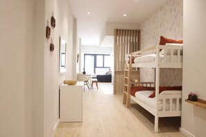 2 dormitorios, tabla de planchar con plancha, wifi gratis y ropa de cama