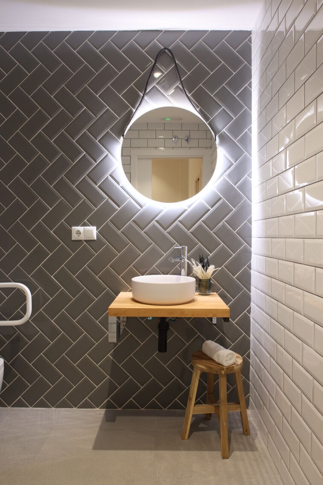 シャワー、ヘアドライヤー、タオル