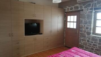 3 Schlafzimmer, Schreibtisch, Bügeleisen/Bügelbrett, Bettwäsche