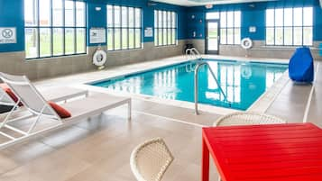 Indoor pool, sun loungers