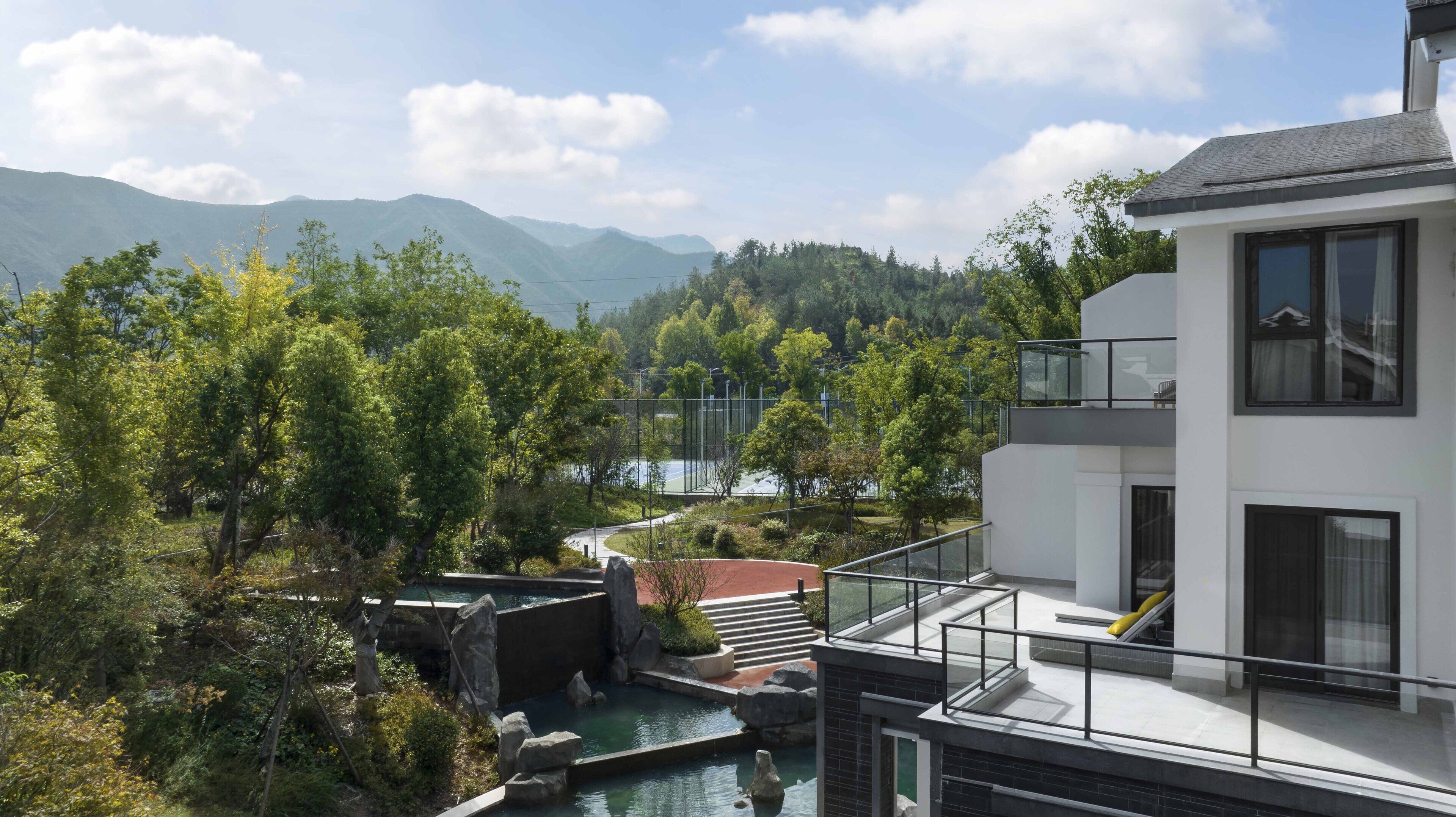 Premium Suite, 1 King Bed | Terrace/patio