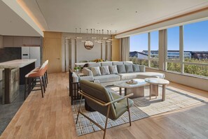 Deluxe Suite, 1 King Bed (Ambassador) | Living area