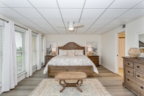 3 bedrooms, iron/ironing board, free WiFi, bed sheets - Beautifully renovated 3BR townhome with boat slip just steps from the beach! (Pensacola Beach)