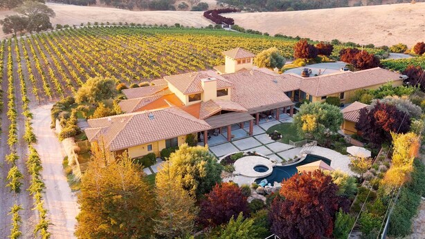 A large estate with a vineyard, a pool, and a patio area. - Dresser Winery Estate Villa - Pool, Hot Tub, Sauna on a Vineyard! 10 min to town (Paso Robles)