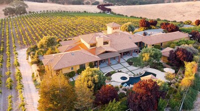Dresser Winery Estate Villa - 6,300sf home on a vineyard with pool & hot tub!