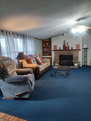 Smart TV, fireplace - Quite Retreat (Grove)