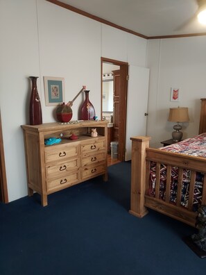 3 bedrooms, WiFi, bed sheets - Quite Retreat (Grove)