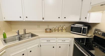 Cozy 2 Bedroom Home near the Coast