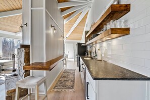 Réfrigérateur, micro-ondes, four, lave-vaisselle