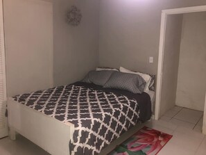 1 bedroom, iron/ironing board, free WiFi, bed sheets - Comfort Breeze Studio (Nassau)