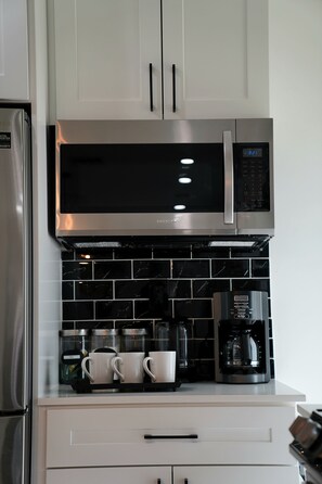Fridge, microwave, oven, stovetop - YOUR HOME AWY FROM HOME, CLOSE TO HARDROCK STADIUM, DINING RESTAURANTS, SHOPPING (Miami)