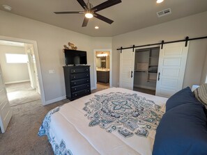 3 bedrooms, iron/ironing board, free WiFi, bed sheets - Modern 3BR Hildale Oasis near Zion, King Bed & Balcony, Massive Cliff Views! (Hildale)