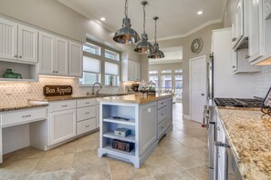 House, Multiple Beds, Balcony, Ocean View | Private kitchen | Fridge, microwave, oven, stovetop