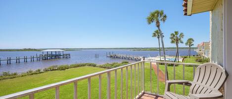 Condo (2 Bedrooms) | Front of property