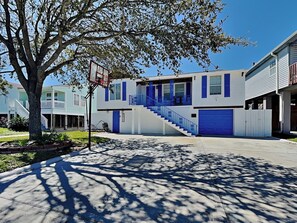 Front of property - Always 5 O'clock by Ryson Vacation Rentals (Galveston)