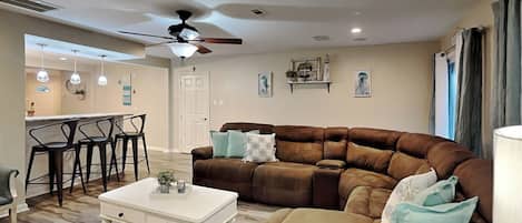 House (5 Bedrooms) | Living area | 50-inch TV with cable channels