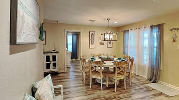 House (5 Bedrooms) | Property amenity