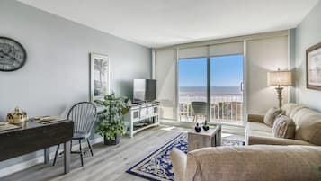 Condo (1 Bedroom) | Front of property