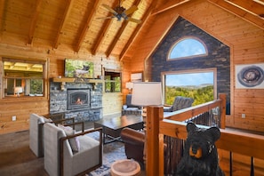 TV connectée, cheminée, jeux vidéo, baby-foot