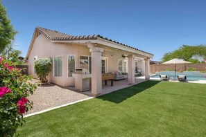 Terrace/patio - 4 bed with pool in golf community w/ trail access! (Mesa)