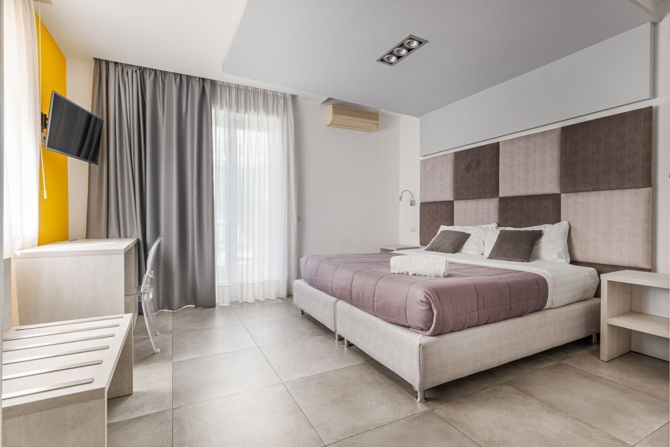 1 bedroom, desk, free WiFi, bed sheets