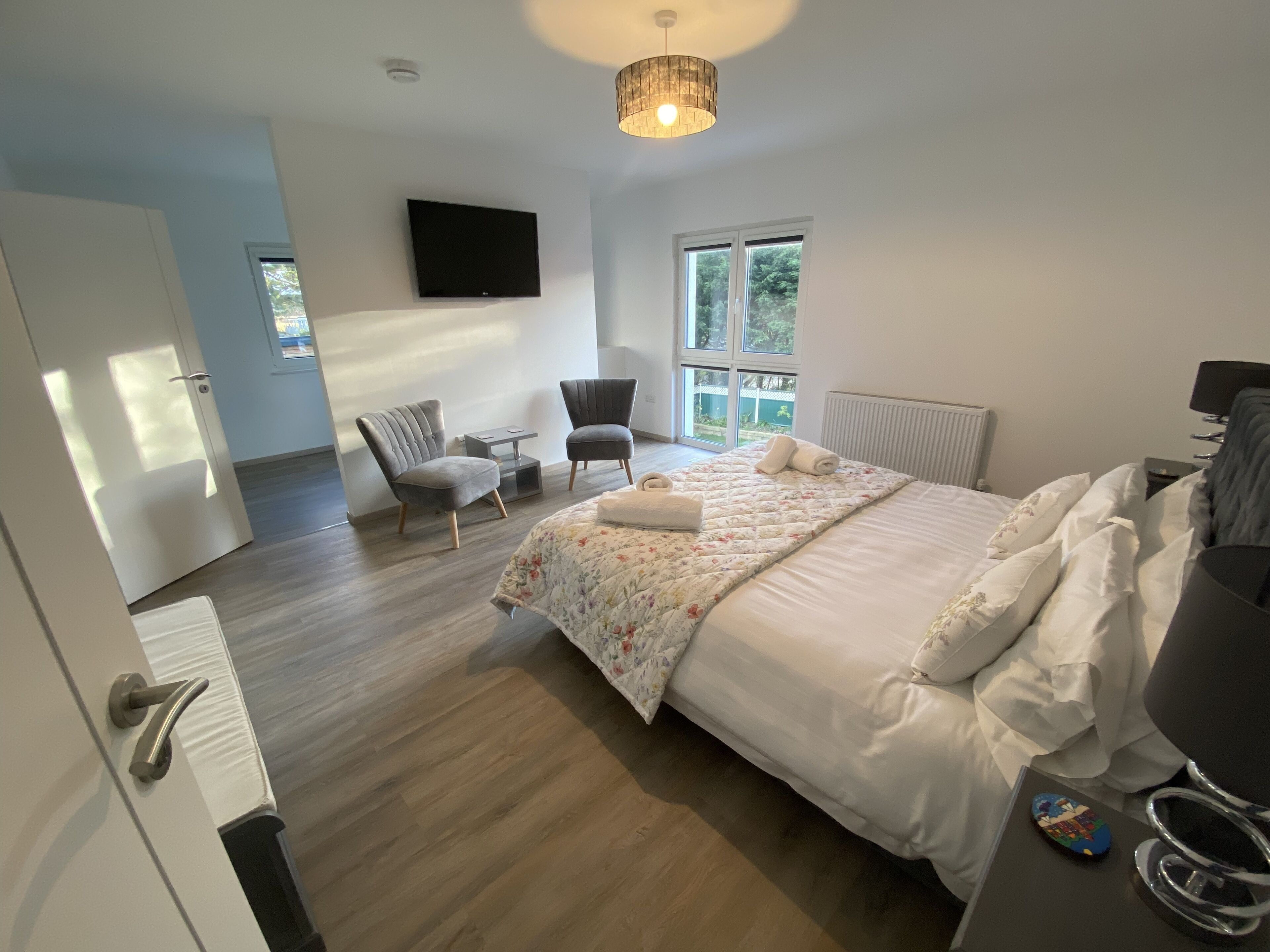 House | 4 bedrooms, iron/ironing board, free WiFi, bed sheets