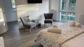 House | 4 bedrooms, iron/ironing board, free WiFi, bed sheets