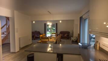 House | Private kitchen | Fridge, microwave, oven, stovetop