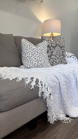 Interior - Cozy 2 bdrm Unit/Big Kitchen-2 TV- University City (Philadelphia)