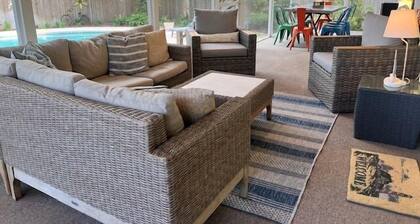 Private Pool! Quiet Neighborhood Location, Bike to Beach, Close to Shopping & Restaurants