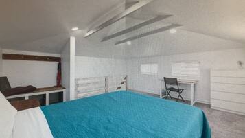 3 bedrooms, desk, iron/ironing board, free WiFi