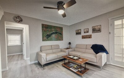 The Lake House for Family & Friends