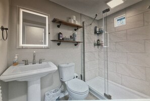 Shower, hair dryer, towels, soap - House at Buckeye Lake with Boat Docks available. (Buckeye Lake)