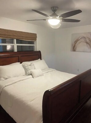 3 camere, una scrivania, ferro/asse da stiro, Wi-Fi gratuito