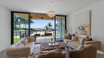 Condo (Luxurious Condo Ocean Views/Steps to ) | Exterior