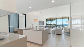 Huoneisto (Luxurious Condo Ocean Views/Steps to ) | Ulkopuoli