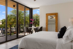 Condo (Luxurious Condo Ocean Views/Steps to ) | Exterior