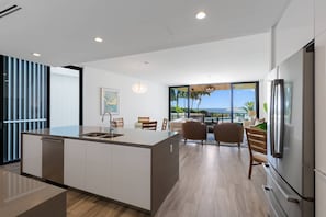 Appartamento (Luxurious Condo Ocean Views/Steps to ) | Cucina privata