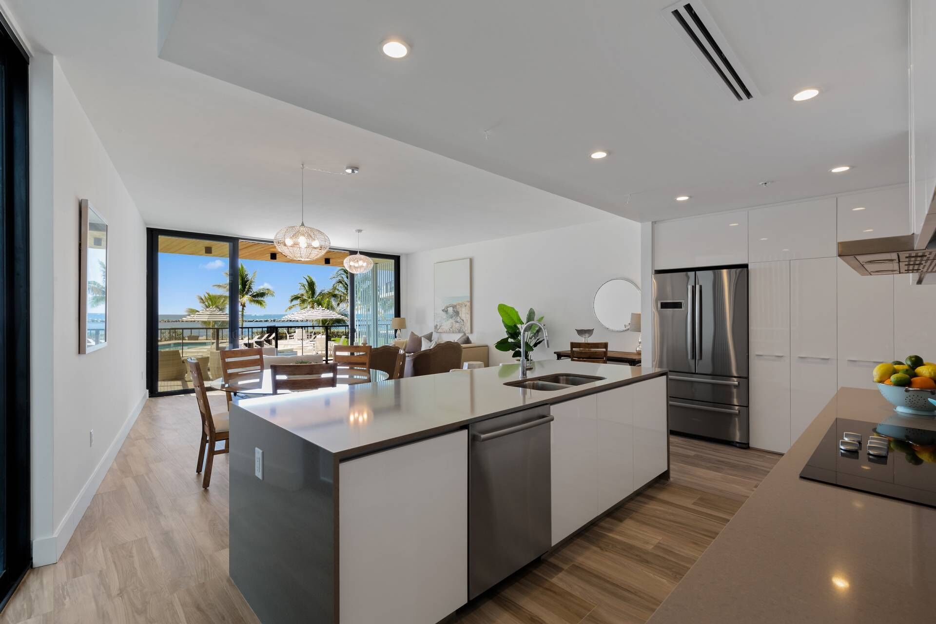 Condo (Luxurious Condo Ocean Views/Steps to ) | Dapur peribadi