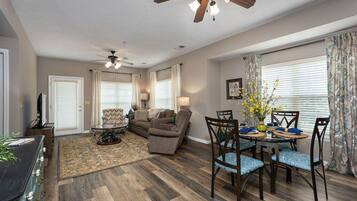 Smart TV, Hulu, streaming services