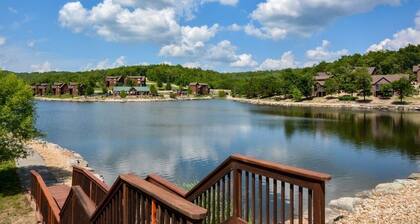 No Stairs! 2 miles to Silver Dollar City, Ozark views, resort amenities & more!!