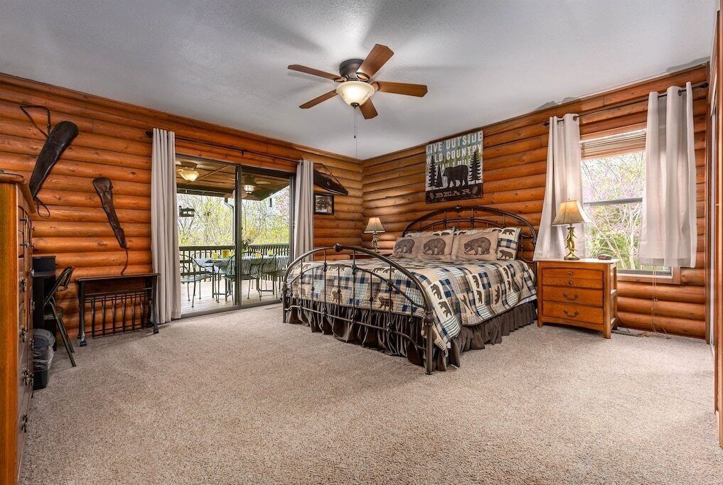 4 bedrooms, desk, iron/ironing board, travel cot