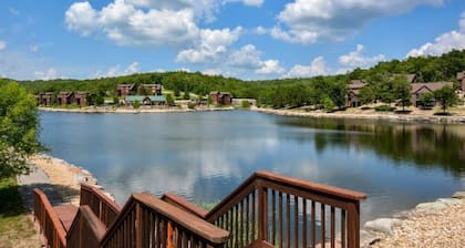 Resort Living, 2 miles to Silver Dollar City, Ozark views, resort amenities
