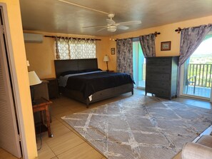 5 slaapkamers, een strijkplank/strijkijzer, gratis wifi, beddengoed